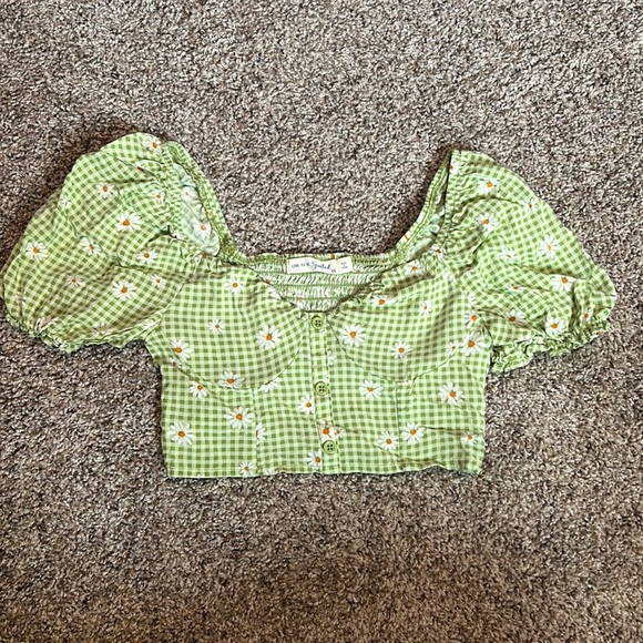 Live to be spoiled green daisy plaid crop top - Picture 2 of 5